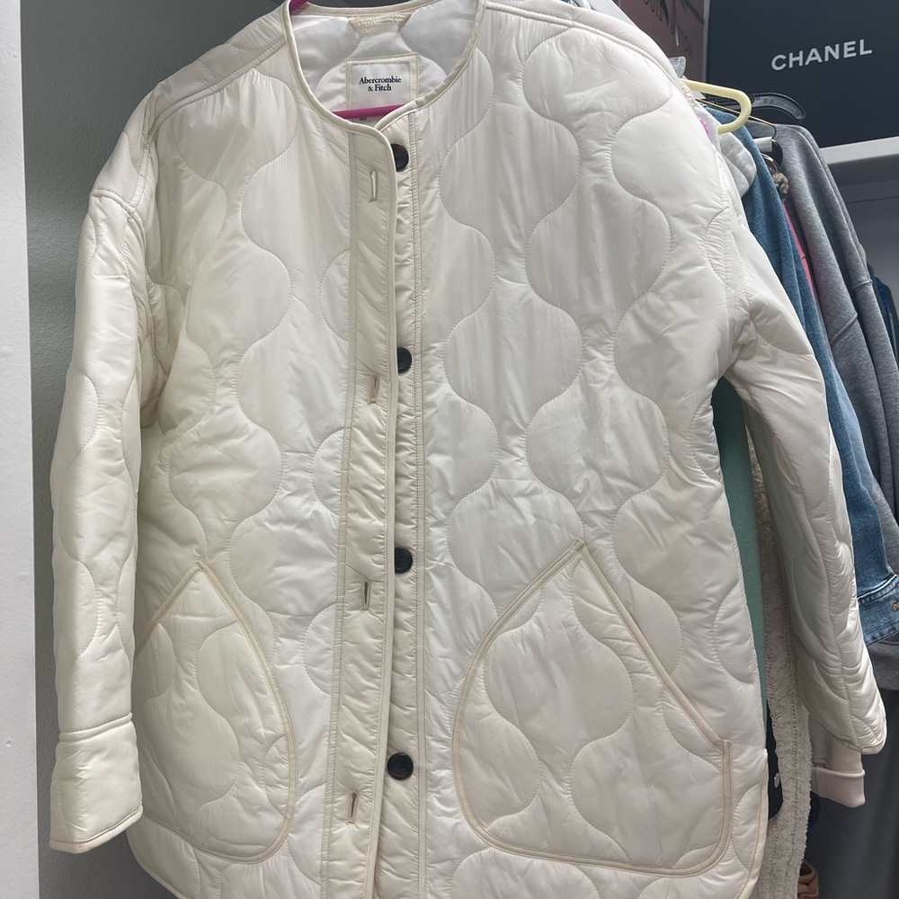 Abercrombie Cream Puffer Coat Size Small